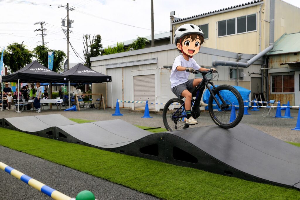 ヤマハファミリージャンボリー2026のeBike体験コーナーでパンプコースに挑戦する参加者